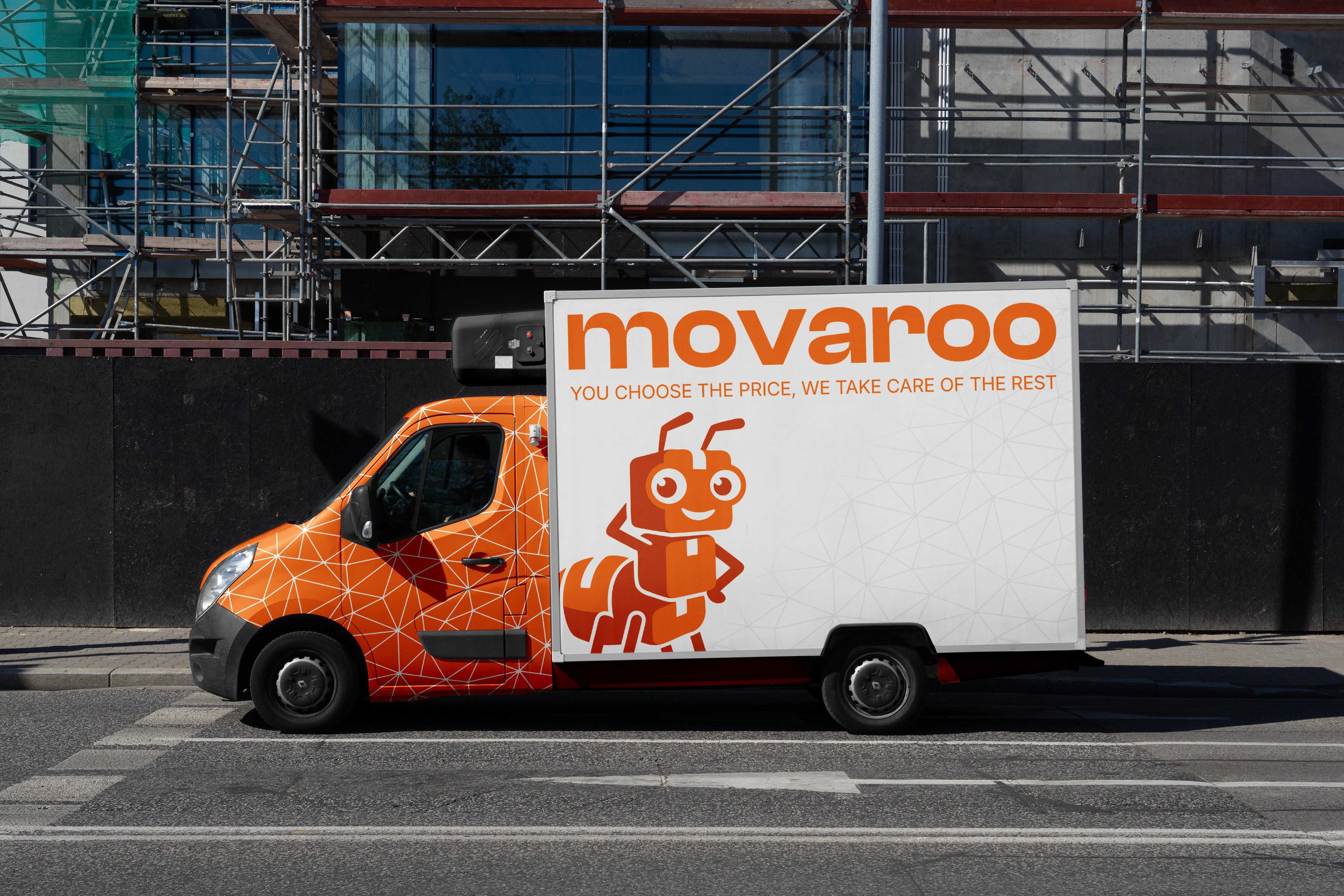 Movaroon brändätty kuljetusauto
